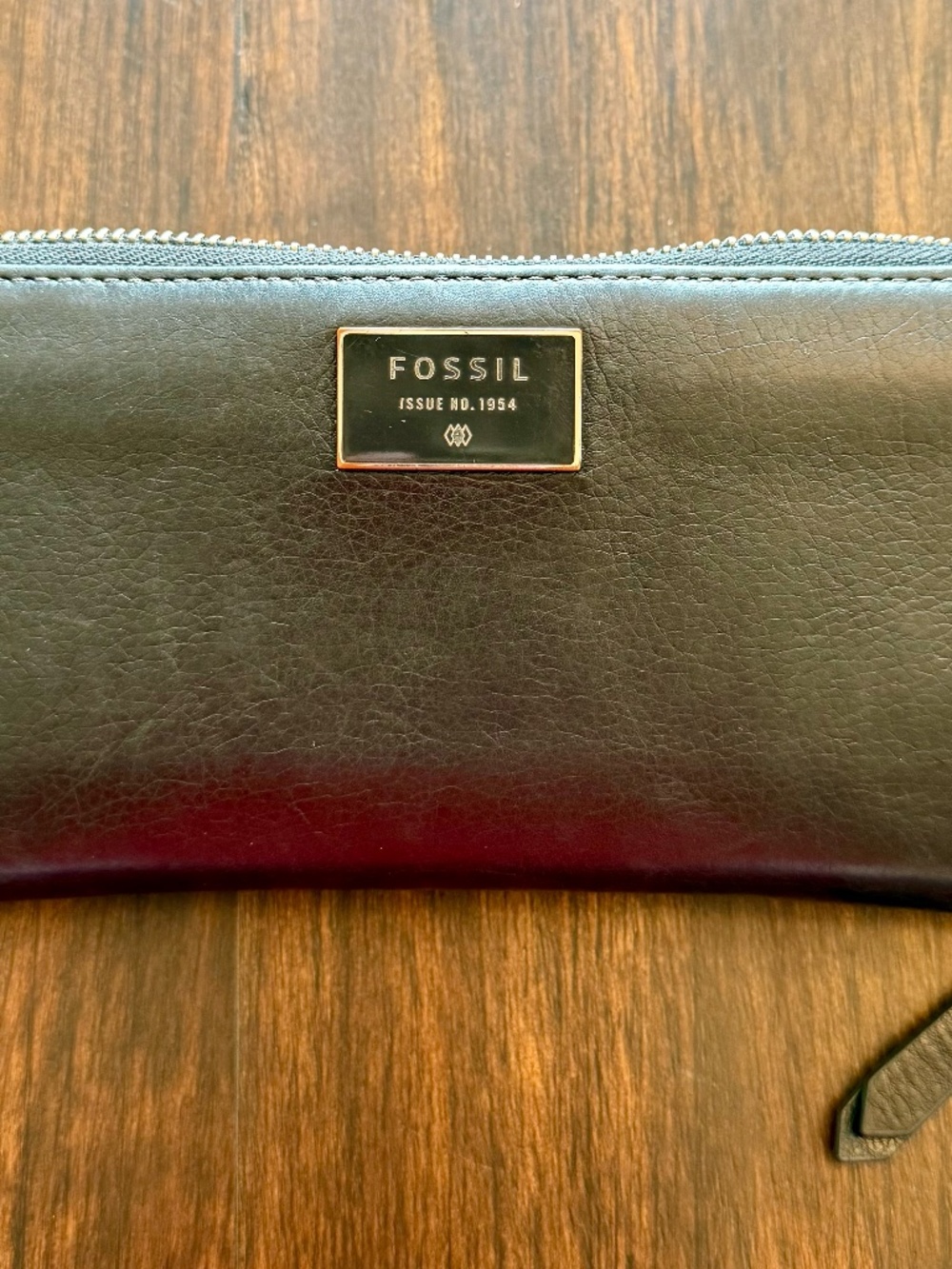 Fossil Women's "Issue No. 1954" Leather Zip-Around Clutch Wallet - Black